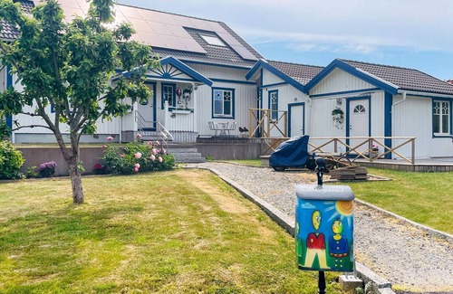 Branno House | 4 person holiday home in BRäNNö