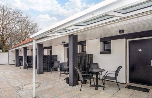 Give House | 4 person holiday park home in Give