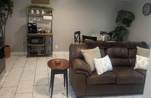 Grand Island Apartment | 4 person Suite in Beautiful Grand Island, NY! 4 miles from Niagara Falls!