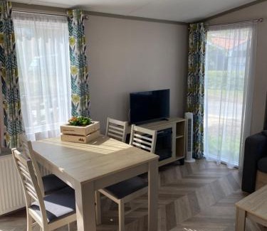 Lauwersoog Ski Chalet | 4 persoons chalet HZ 22