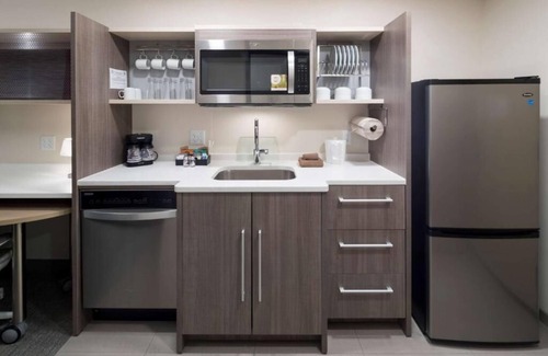 Port Canaveral Hotel | 4 Pet-friendly Accommodations! Onsite Pool, Kitchenette, Free Breakfast!