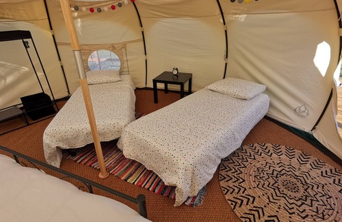 Saint-Jory-de-Chalais Cabin | 4 Pier located in Derthognei