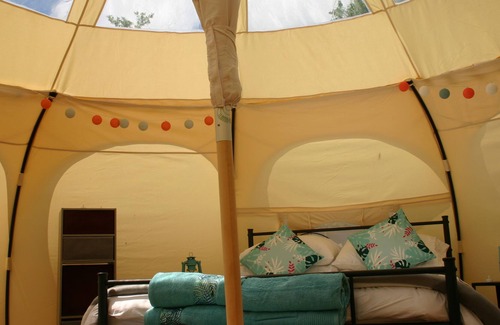 Saint-Jory-de-Chalais Cabin | 4 Pier located in Derthognei