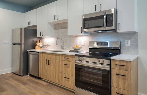 12 South Apartment | 4 Private Suites, King Beds, Rooftop + Courtyard