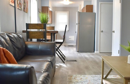 Cleveland House | 4 QUEEN Beds.10 min to Downtown. Stylish