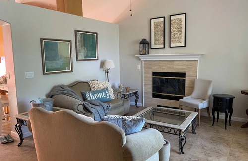 North Auburn House | 4 Queen Beds easy access to 49 & 80