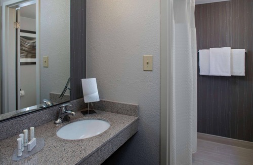 Norcross Hotel | 4 Relaxing Queen Units w/Pool, Free Parking, Pets Allowed!
