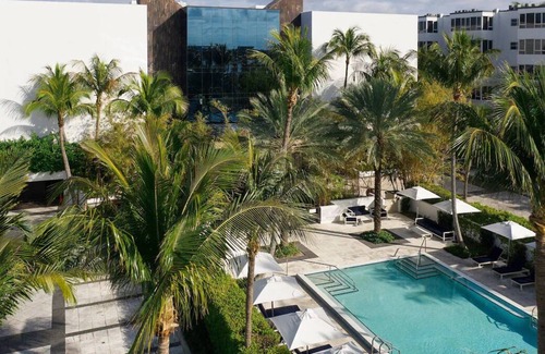 Palm Beach House | 4 Relaxing Rooms! Beachfront Accommodation + Free Parking + Outdoor Pool