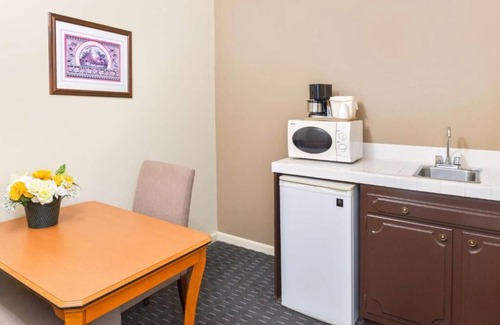 Solvang Hotel | 4 Relaxing Units Perfect for Groups, Pool, Quick Drive to Santa Ynez River