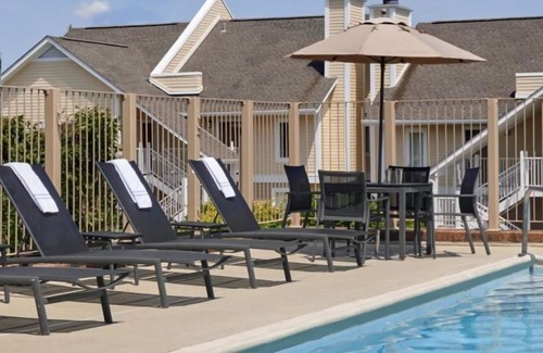 Crestline Heights House | 4 Relaxing Units w/ Fireplace & Kitchen, Parking, Pool! Near Alabama State Fair