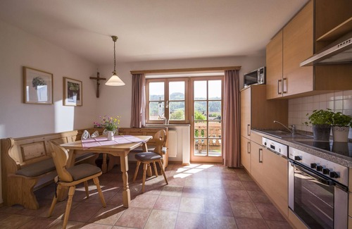 Niederaudorf Apartment | 4-room apartment in the Zuhaus, 78 sqm with balcony and two bedrooms