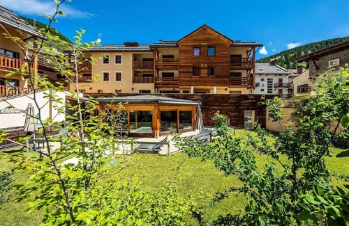 Abries Apartment | 4-room duplex apartment sleeps 10