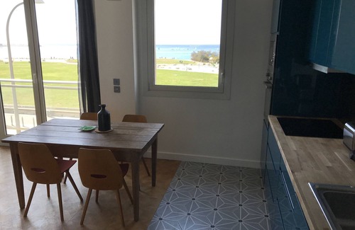 Bonneveine Apartment | 4 Rooms flat on the sea front, splendid view with sunset! Terrace.