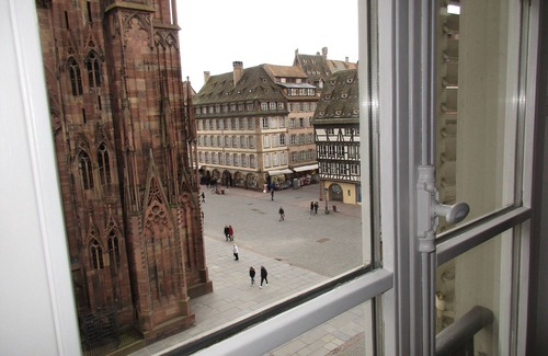 Historic Center Apartment | 4 Rooms furnished 85m2 Place de la Cathédrale Downtown Strasbourg - Fiber