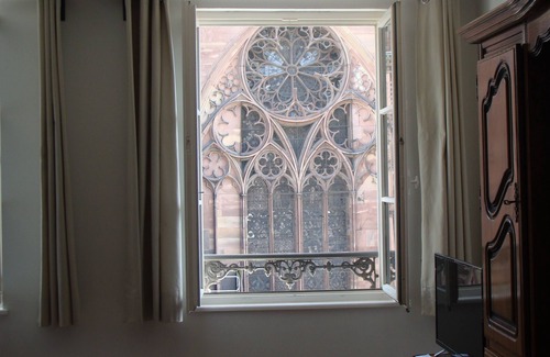 Historic Center Apartment | 4 Rooms furnished 85m2 Place de la Cathédrale Downtown Strasbourg - Fiber