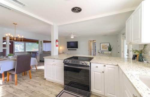 Edgewood House | 4 Rooms, Lake, Pool, Hot Tub, Bocce Ball, Putting Green, Fire Pit, Cold Plunge