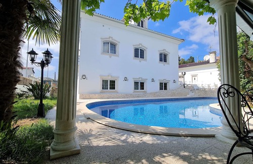 Arnal House | 4 Rooms Residence at Villa ☆ (10-15 Guests) by Silver Village Residence