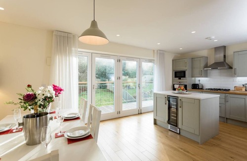 Yarmouth House | 4 Salterns-3 Bath-Nr Yarmouth-Nr Beach-Sleeps 8