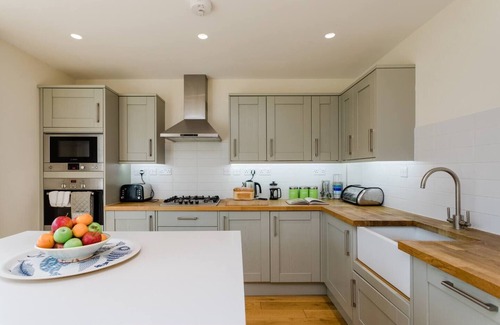Yarmouth House | 4 Salterns-3 Bath-Nr Yarmouth-Nr Beach-Sleeps 8
