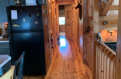 Pine River Pond House | 4 Season Cozy log Cabin/Lake/fire pit/game room/