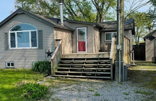 Dunnville Cottage | 4 season fully furnished cottage, hottub, fire pits and outstanding views!