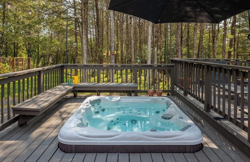 Athens House | 4 season private lakefront rental - perfect city escape/lakefront oasis
