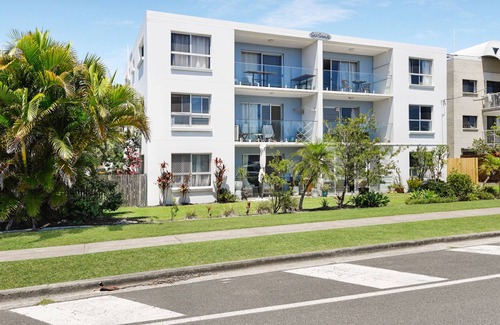 Maroochydore Apartment | 4 Seasounds - Directly opposite Maroochydore Beach