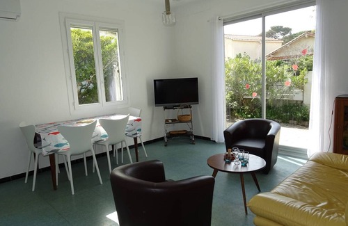 Le Grand Large Villa | 4-Sided Villa Near Beach, Air Cond., Garden, Canet-en-Roussillon