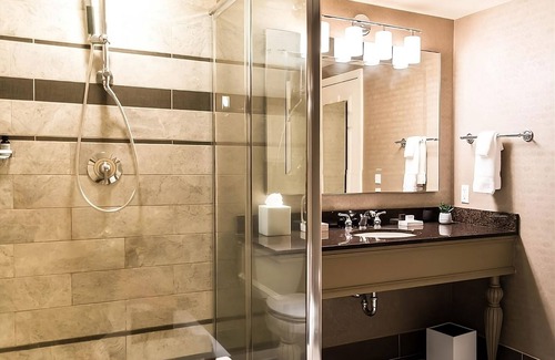Downtown Portland Hotel | 4 Spacious Units w/Sweeping City Views in Dossier Portland! Valet Parking