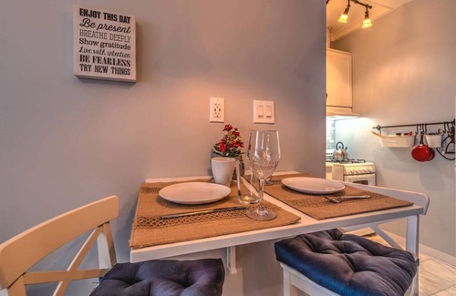 Midtown Apartment | #4 · Splendid Colonial in Midtown w Parking