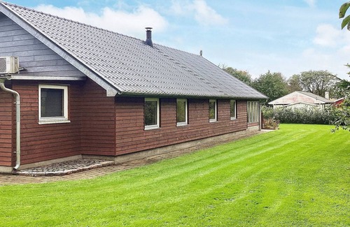 Hvalpsund House | 4 star holiday home in Farsø-By Traum