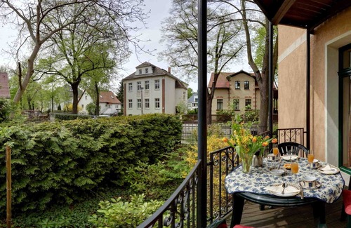 Karlshorst Apartment | 4-star vacation apartment in a very quiet and green villa location!