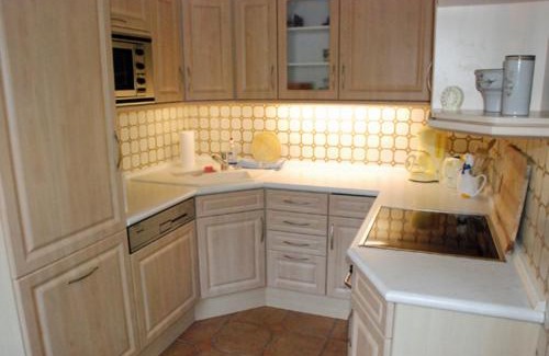 Gager Apartment | 4 - Sterne Ferienhaus Am Brink mit Gartenter und Meerblick