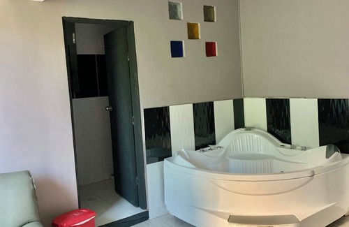 Astorga Apartment | #4 Suite Icon @ Lleras Park 201