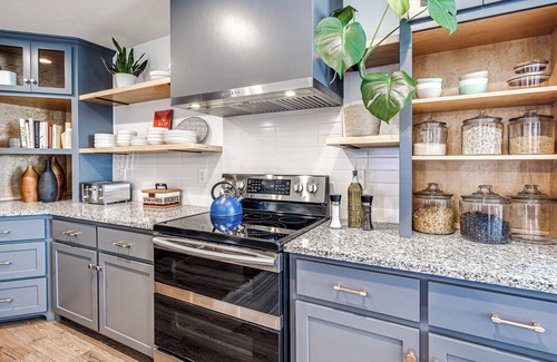 Central Oklahoma City House | 4 sumptuous bedrooms · 2 full baths · S. Downtown OKC park view · Pet-friendly