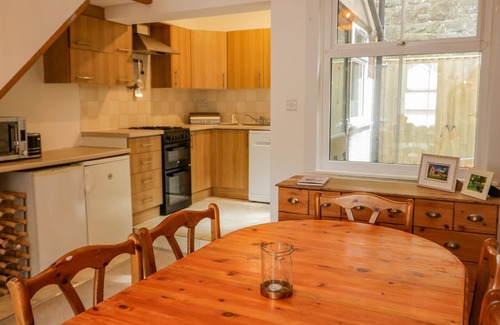 Llangollen Cottage | 4 TANYRALLT TERRACE, pet friendly, with a garden in Llangollen