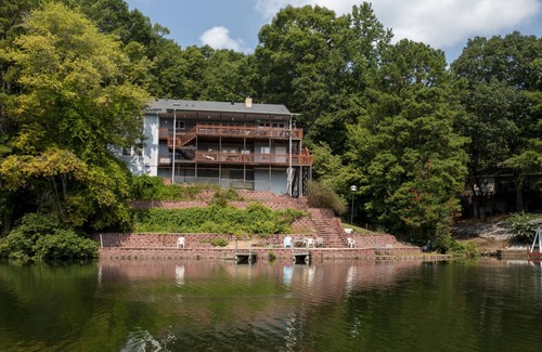Hot Springs Village House | 4 Tobarra Lane - A nicely furnished vacation rental home on Lake DeSoto on near