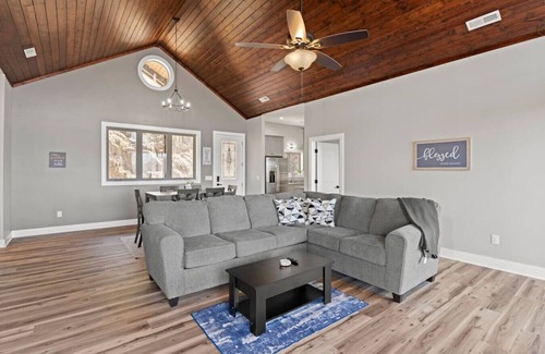 Sylva House | 4-Unit Mountain Retreat | 8BR, Views, Near Smokies