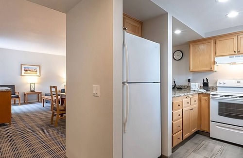 Baristo Hotel | 4 Unit Retreat! Fitness Center, BBQ, Garden, Near Convention Center!
