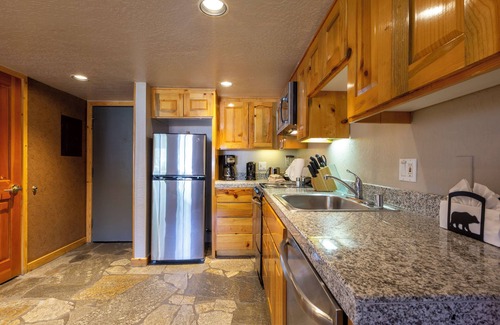 Olympic Valley Hotel | 4 Units | Full Kitchen | Free Parking | Olympic Valley Stay