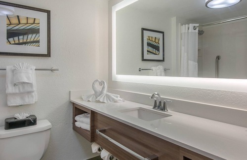 Tropic Hotel | 4 Units Near Melbourne Conference Center | Flexible Stays