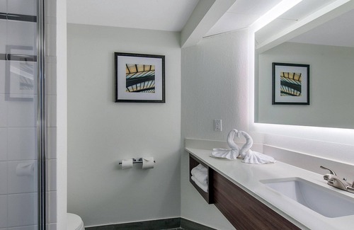 Tropic Hotel | 4 Units Near Melbourne Conference Center | Flexible Stays