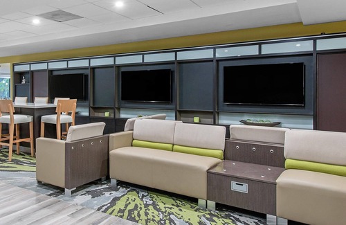 Tropic Hotel | 4 Units Near Melbourne Conference Center | Flexible Stays