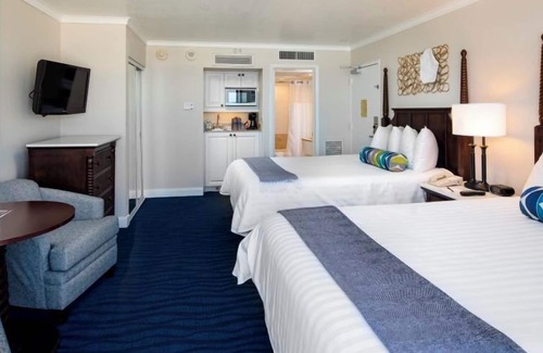 St. Pete Beach Hotel | 4 Units Perfect for Groups! Enjoy Outdoor Swimming Pool, Parking On-site!