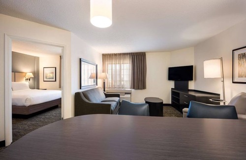Braintree Hotel | 4 Units | Spacious Boston Suburb Stay | Family Getaway Near Aquarium & Fenway
