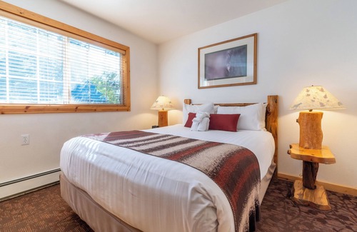 Tahoya Shores Hotel | 4 Units | Tahoe Vista Retreat | Fireplace, Full Kitchen & Free Parking