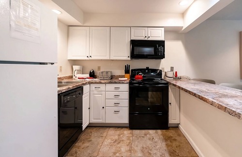 French Lick Villa | 4 Villas with Full Kitchen and Indoor Pool | Free Parking