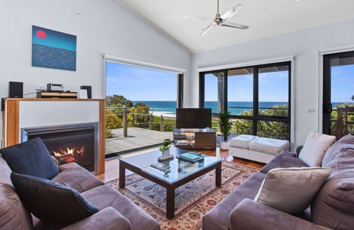 Wongarra Apartment | 4 Whitecrest Resort - Pool & Amazing Ocean Views