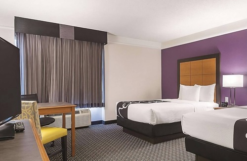 Guasti Hotel | 4 x 2 Double Beds Room at La Quinta Inn & Suites by Wyndham Ontario Airport
