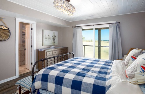 Currituck County House | 4 X 4 ONLY BEACH HOUSE- OCEANFRONT! Sunday Check in...The Salty Anchor